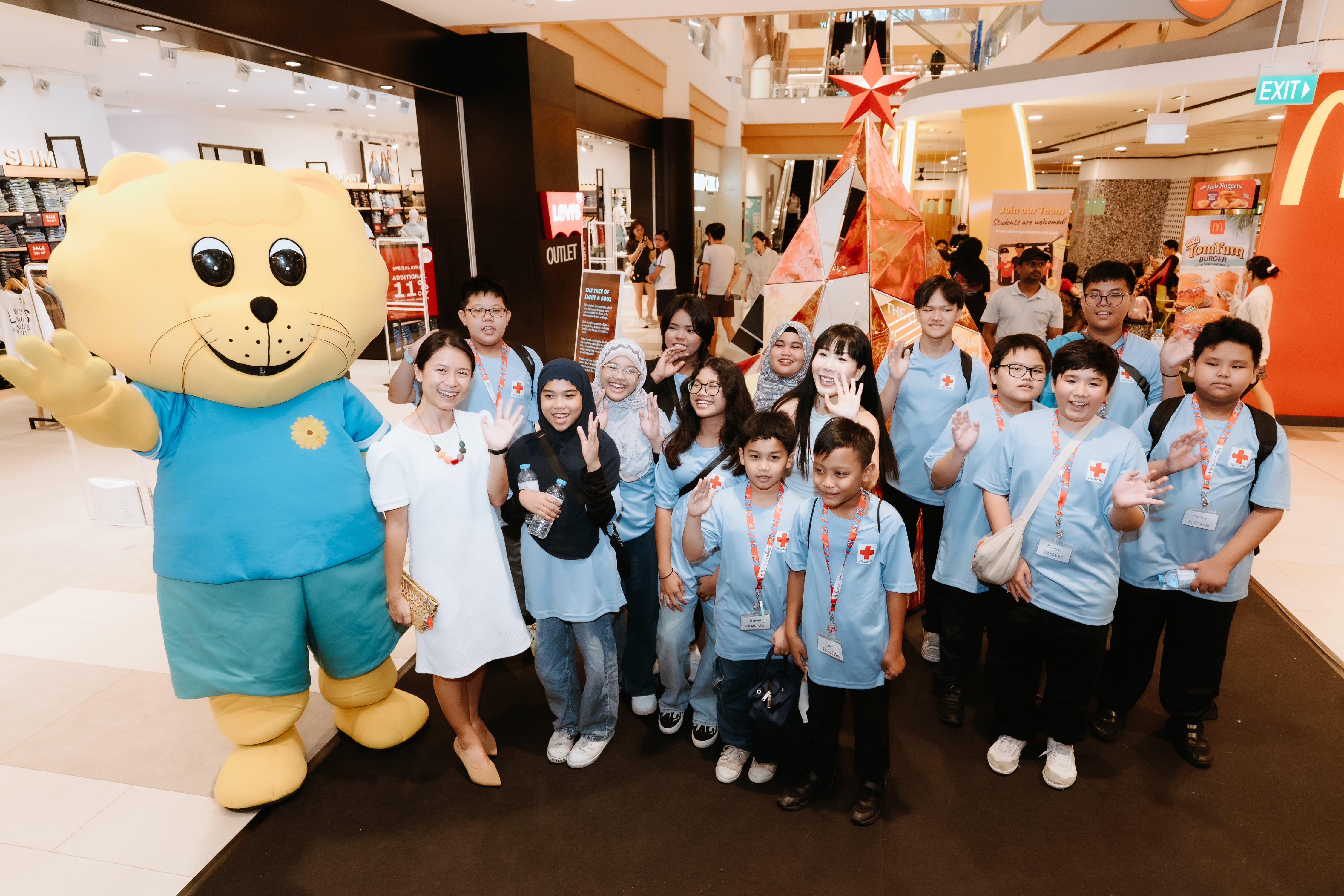 Singapore Red Cross Young Hearts Fundraising Event with Peace of Art 60 Lights One Future 7