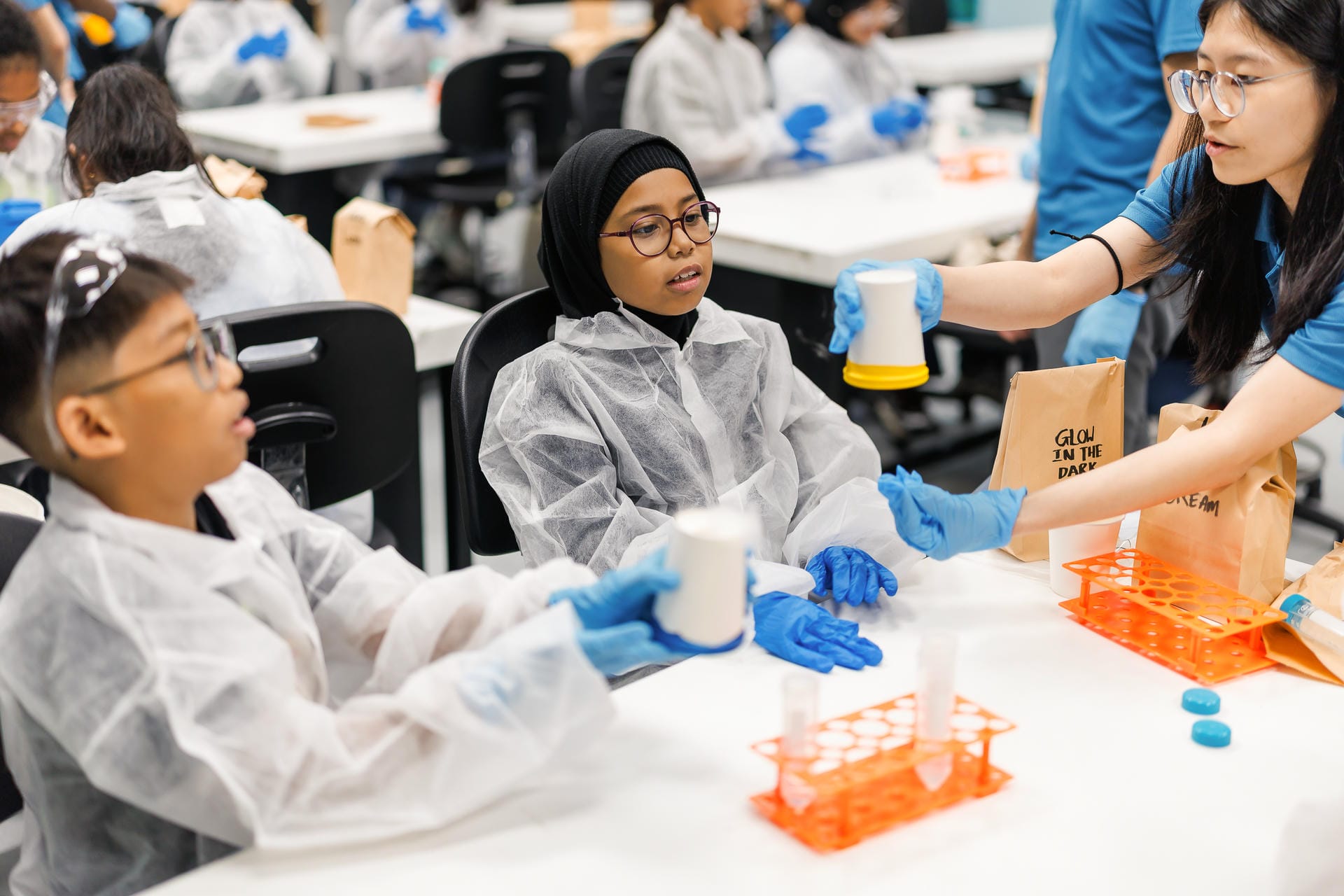 ​Abbott sponsoring and bringing Young Hearts to the Science Centre Singapore for an educational excursion​